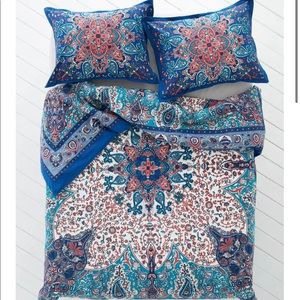 Plum & Bow Dandeli Medallion Duvet Cover + Pillow Cases (2)
